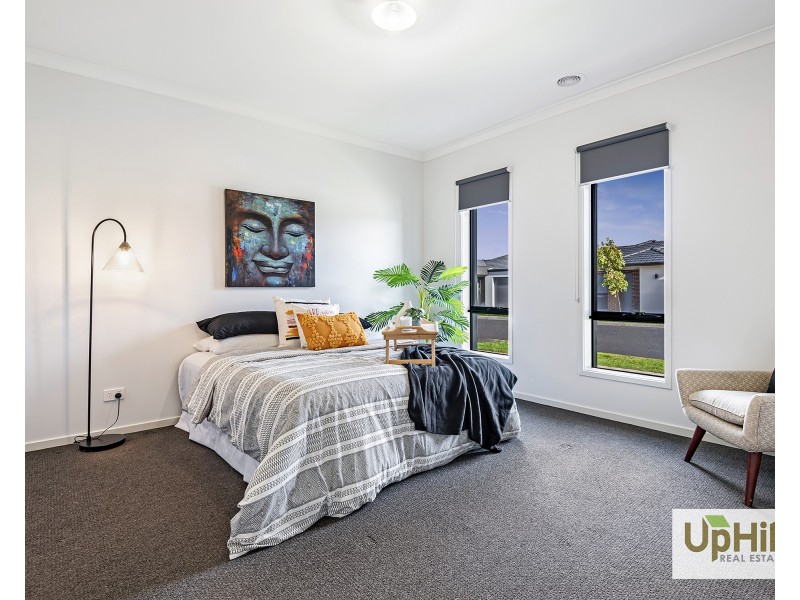 3 Ironstone Street, Cranbourne East VIC 3977