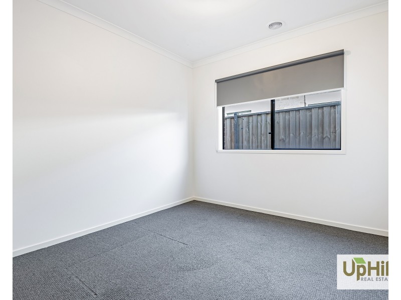 3 Ironstone Street, Cranbourne East VIC 3977