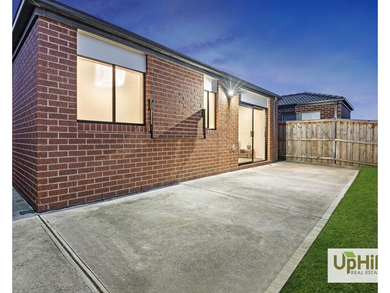 3 Ironstone Street, Cranbourne East VIC 3977