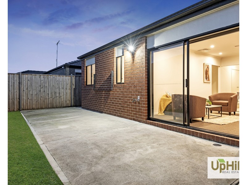 3 Ironstone Street, Cranbourne East VIC 3977