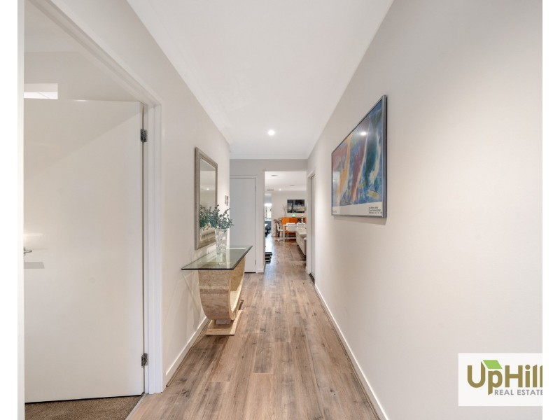 10 Everard Avenue, Clyde North VIC 3978