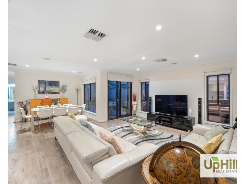 10 Everard Avenue, Clyde North VIC 3978