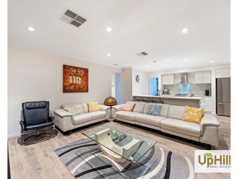 10 Everard Avenue, Clyde North VIC 3978