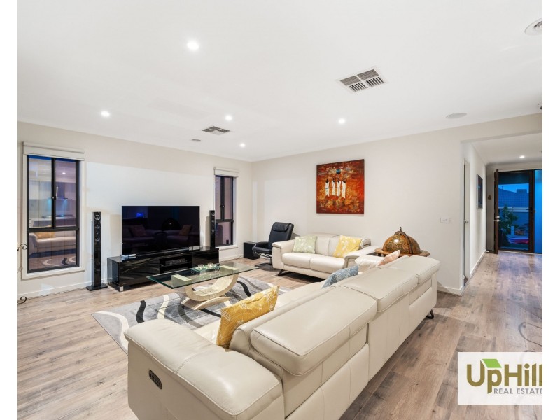 10 Everard Avenue, Clyde North VIC 3978