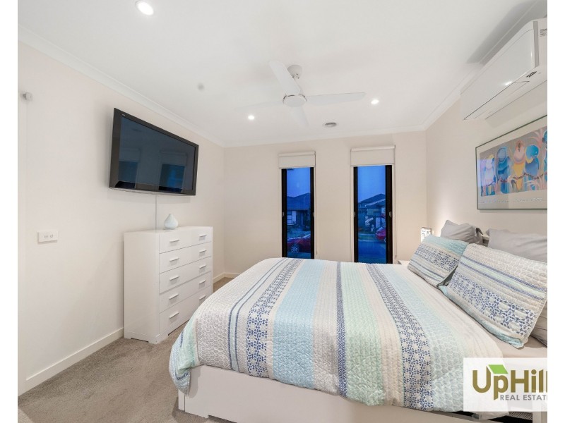 10 Everard Avenue, Clyde North VIC 3978