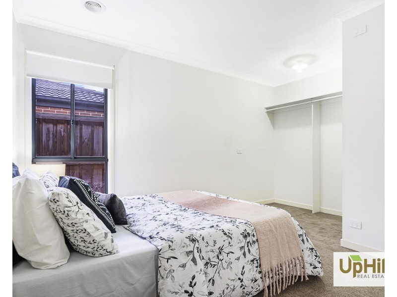 10 Everard Avenue, Clyde North VIC 3978