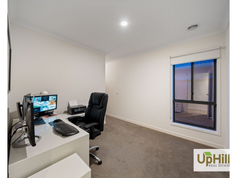 10 Everard Avenue, Clyde North VIC 3978