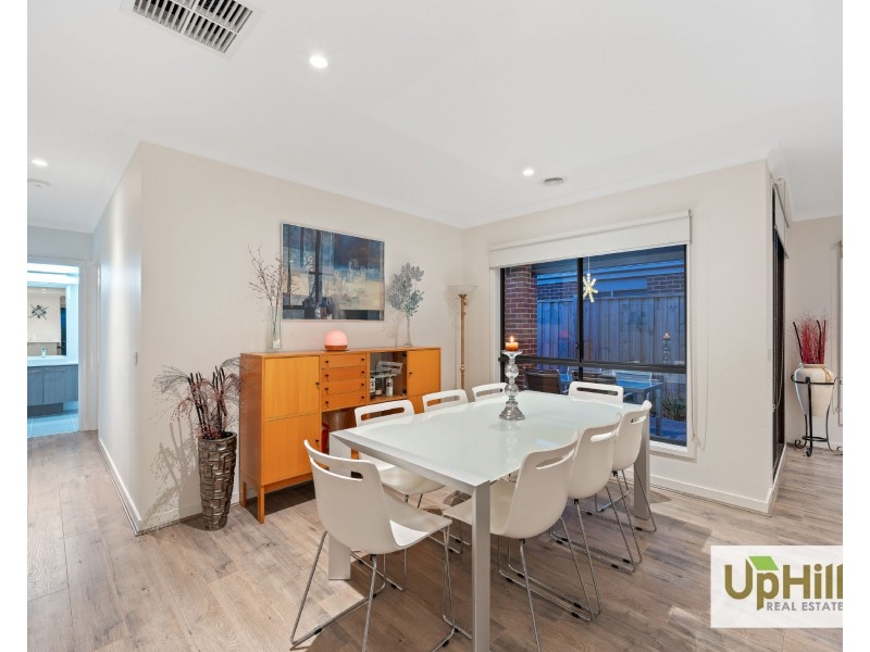 10 Everard Avenue, Clyde North VIC 3978