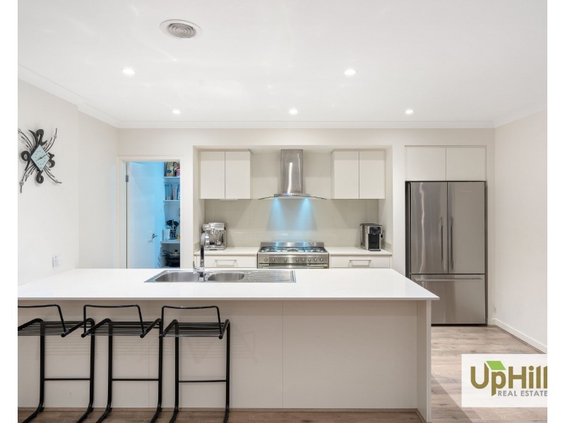 10 Everard Avenue, Clyde North VIC 3978