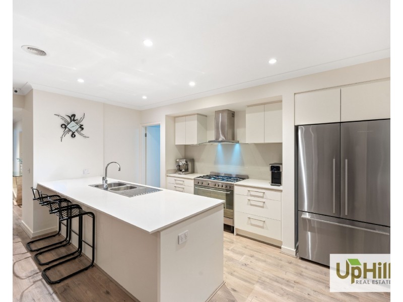 10 Everard Avenue, Clyde North VIC 3978