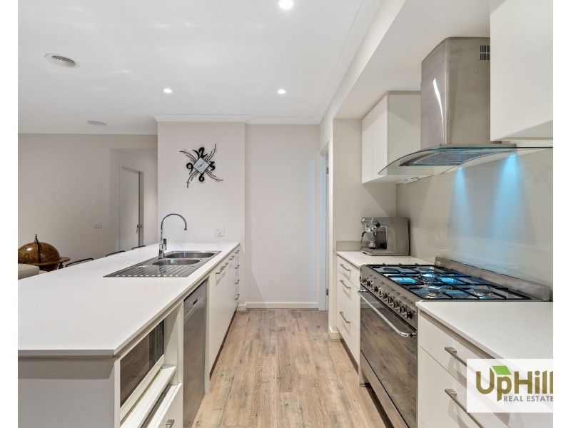 10 Everard Avenue, Clyde North VIC 3978