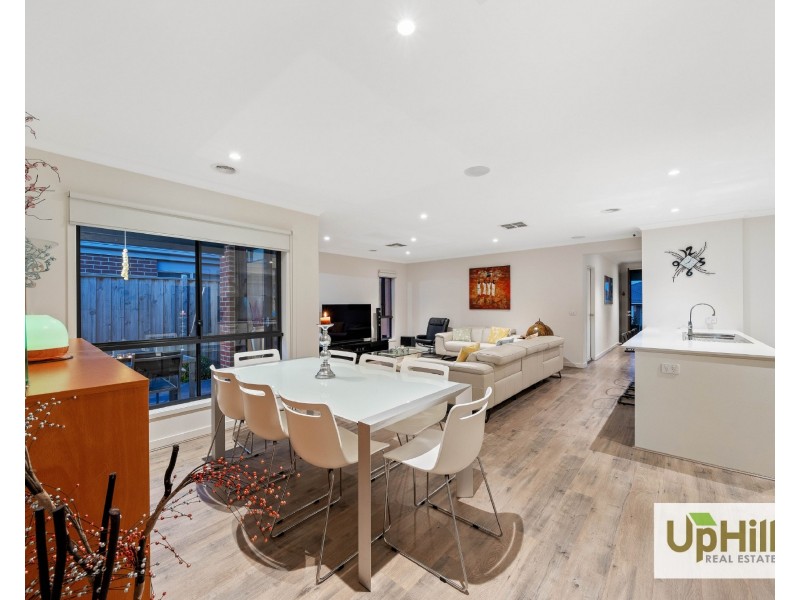 10 Everard Avenue, Clyde North VIC 3978