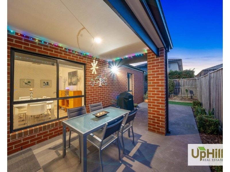 10 Everard Avenue, Clyde North VIC 3978