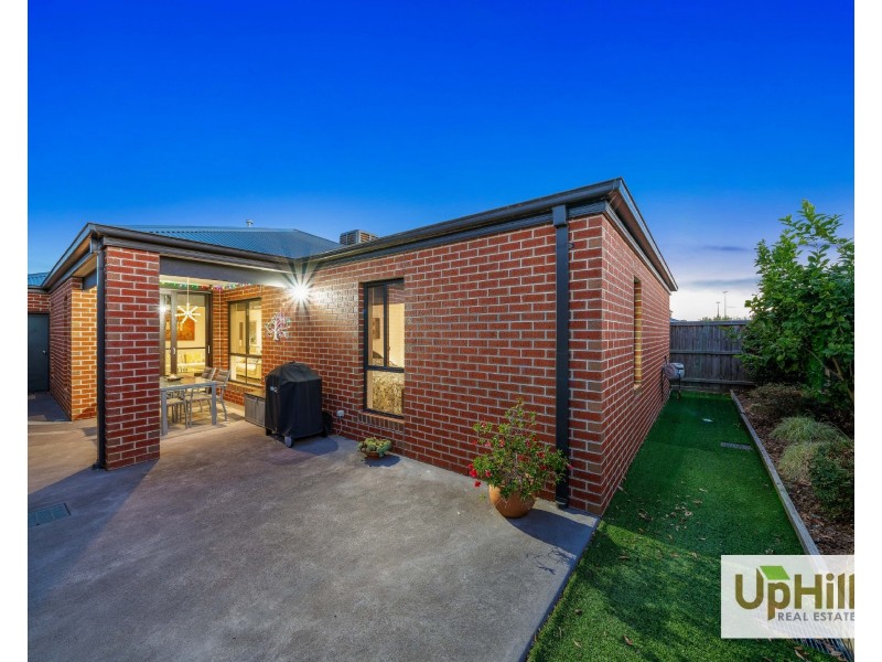 10 Everard Avenue, Clyde North VIC 3978