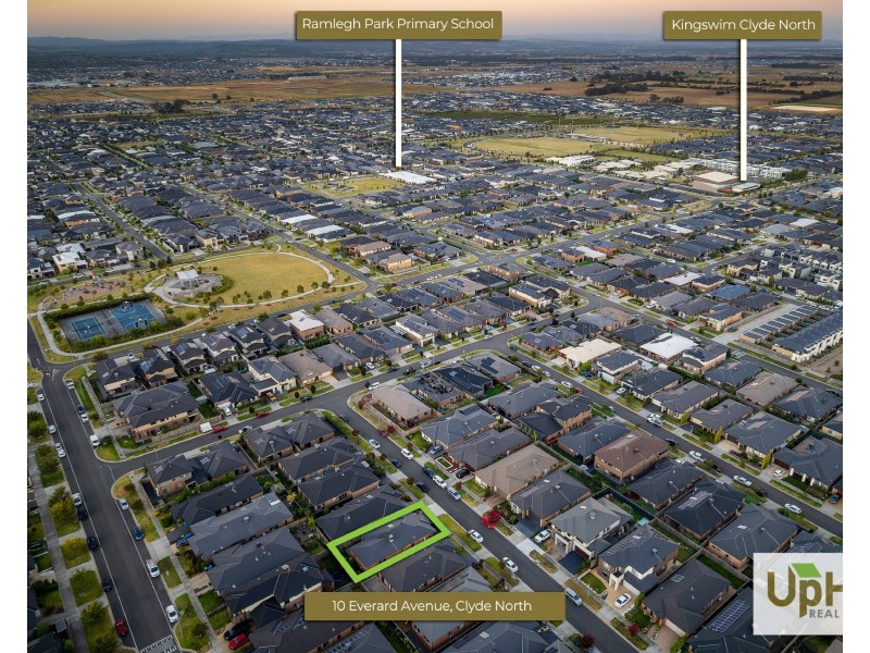 10 Everard Avenue, Clyde North VIC 3978