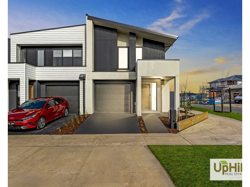 2 Borthwick Parade, Clyde North VIC 3978