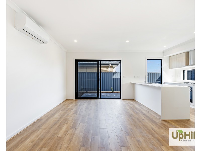 2 Borthwick Parade, Clyde North VIC 3978