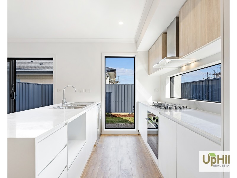 2 Borthwick Parade, Clyde North VIC 3978