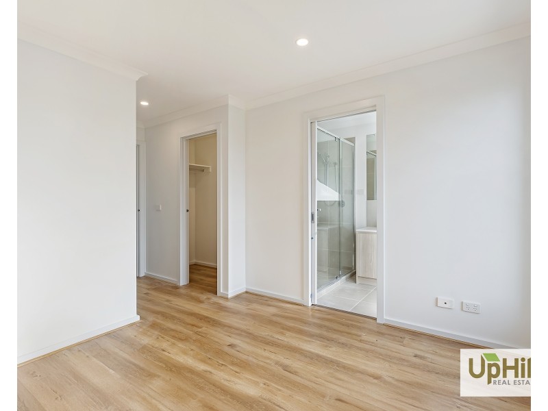 2 Borthwick Parade, Clyde North VIC 3978