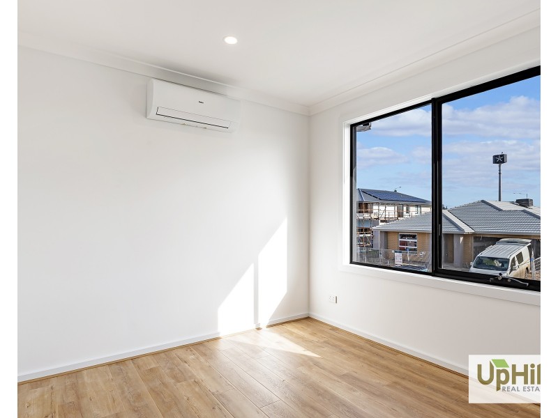 2 Borthwick Parade, Clyde North VIC 3978