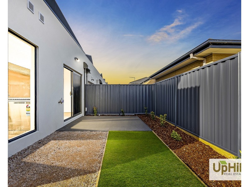 2 Borthwick Parade, Clyde North VIC 3978