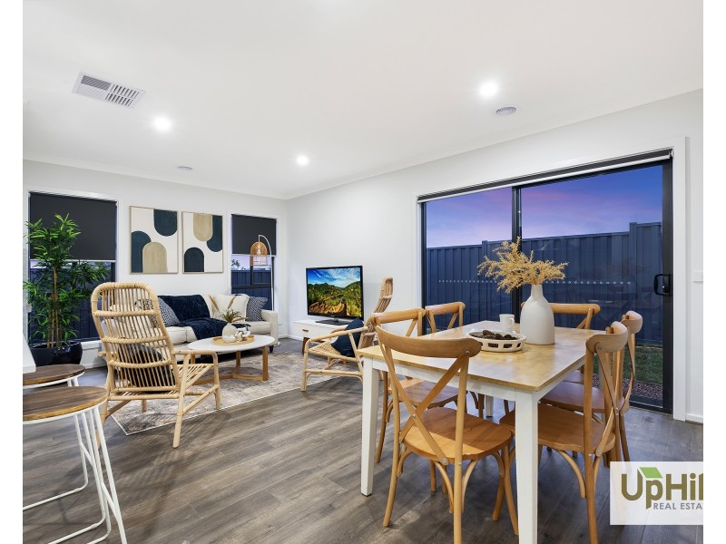 1 Glory Street, Clyde North VIC 3978