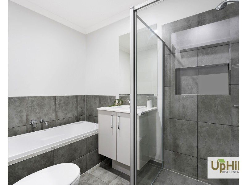 1 Glory Street, Clyde North VIC 3978