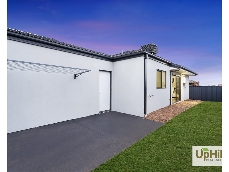 1 Glory Street, Clyde North VIC 3978