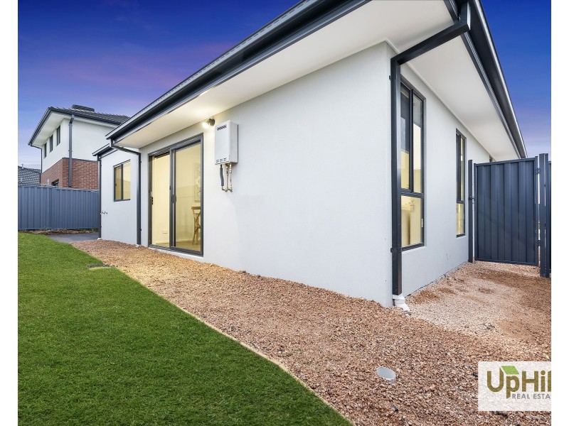 1 Glory Street, Clyde North VIC 3978