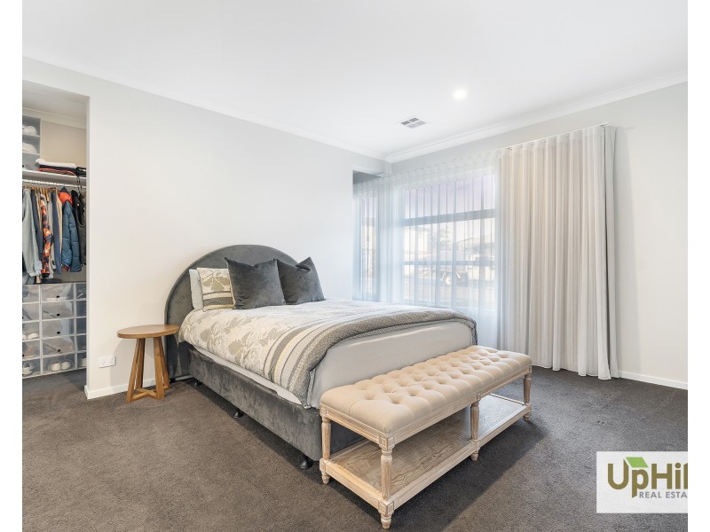 36 Vielo Circuit, Clyde North VIC 3978