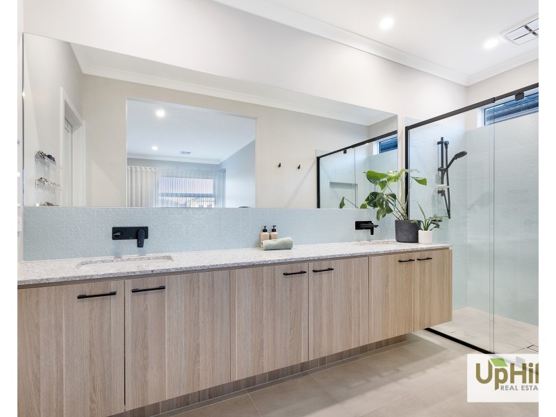 36 Vielo Circuit, Clyde North VIC 3978