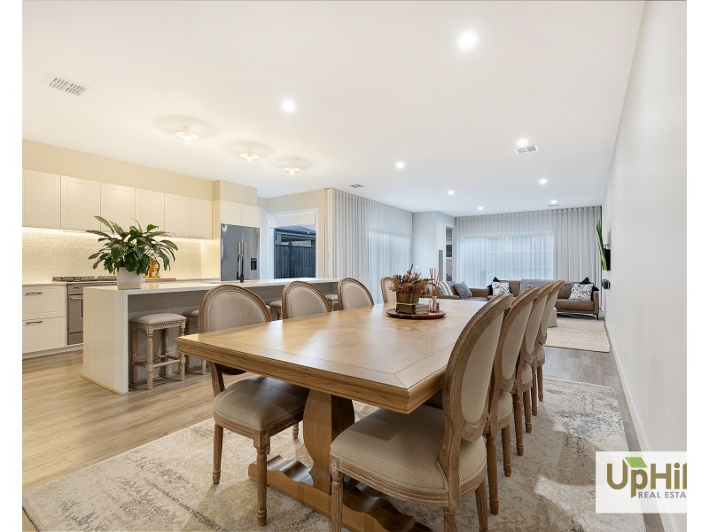 36 Vielo Circuit, Clyde North VIC 3978