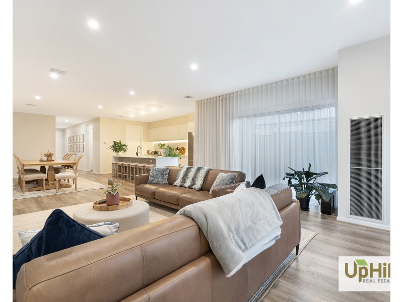 36 Vielo Circuit, Clyde North VIC 3978