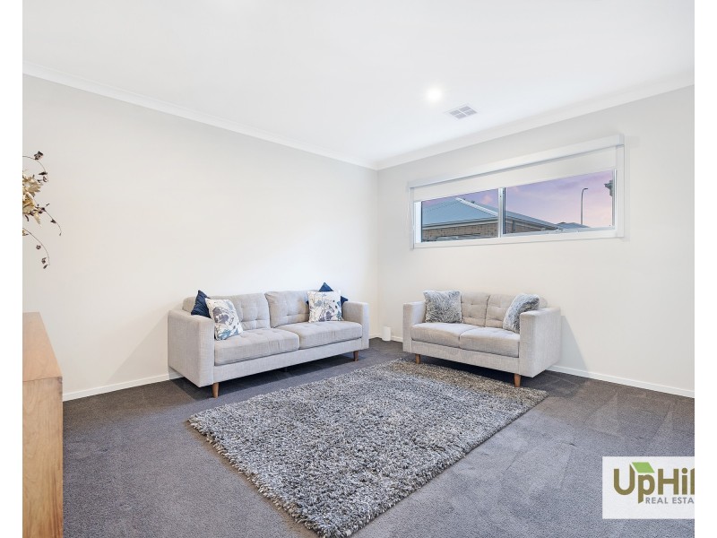 36 Vielo Circuit, Clyde North VIC 3978