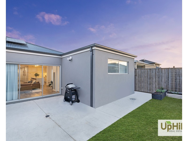 36 Vielo Circuit, Clyde North VIC 3978