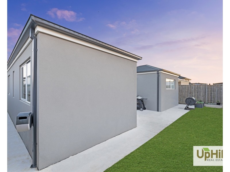 36 Vielo Circuit, Clyde North VIC 3978
