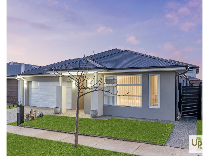 36 Vielo Circuit, Clyde North VIC 3978