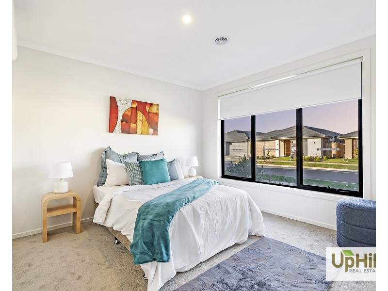 11 Boboli Avenue, Clyde North VIC 3978