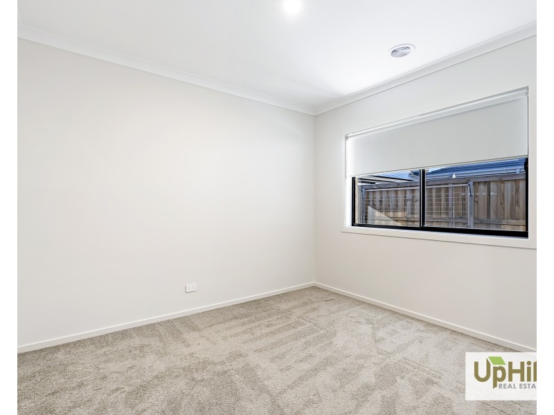 11 Boboli Avenue, Clyde North VIC 3978