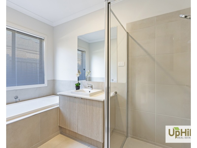 11 Boboli Avenue, Clyde North VIC 3978