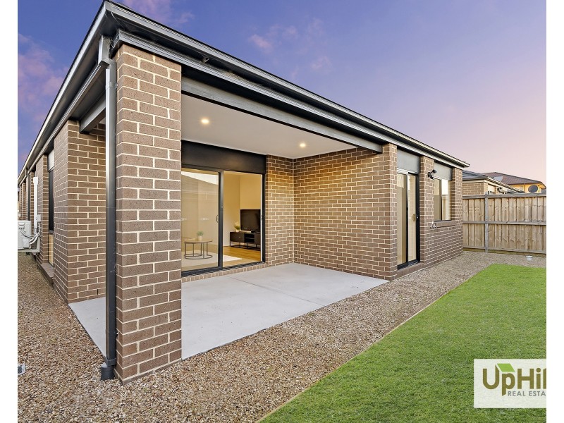 11 Boboli Avenue, Clyde North VIC 3978