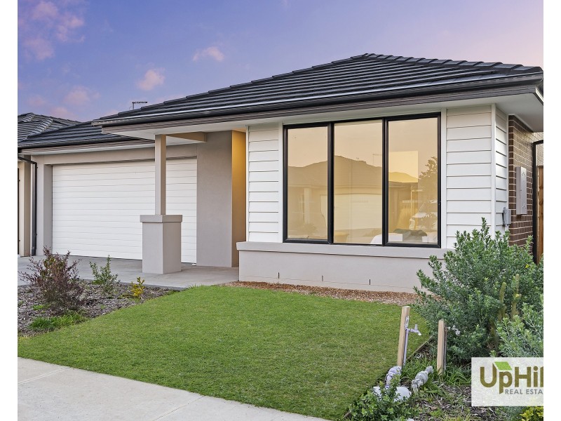 11 Boboli Avenue, Clyde North VIC 3978