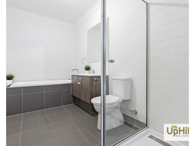 15 Dressen Way, Clyde North VIC 3978