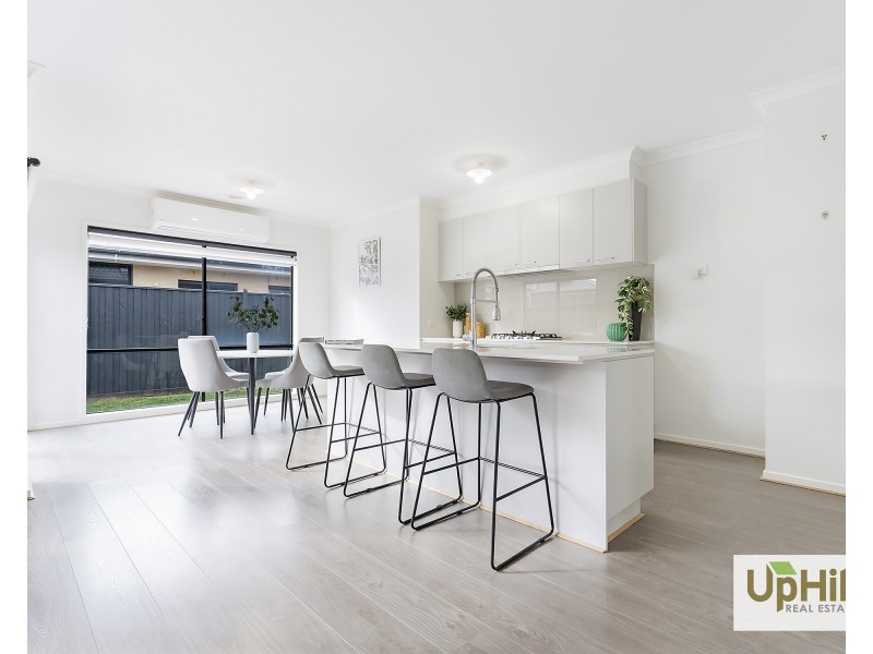 15 Dressen Way, Clyde North VIC 3978