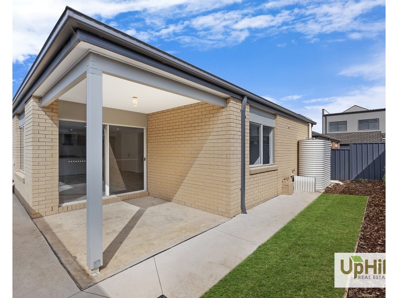 29 Cavern Boulevard, Clyde North VIC 3978