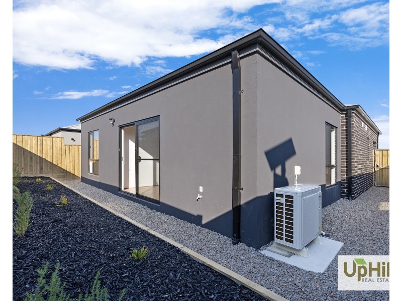 77 Plymouth Boulevard, Clyde North VIC 3978