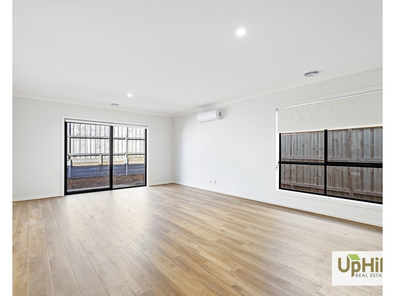 19 Nandewar Street, Clyde North VIC 3978