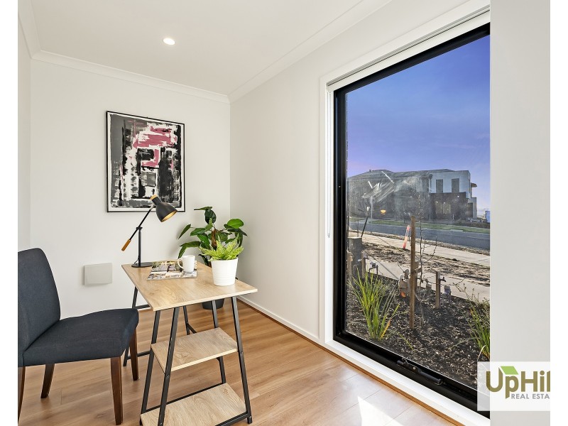 2 Seve Walk, Clyde North VIC 3978