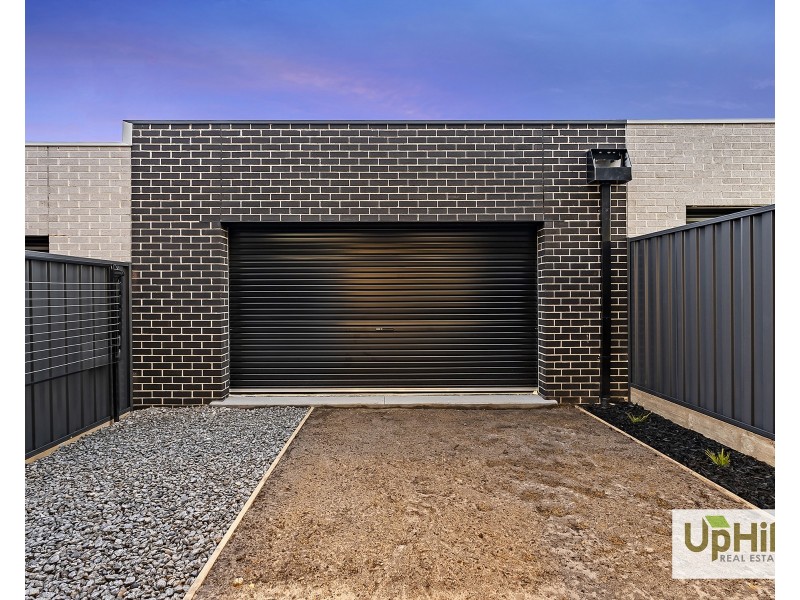 2 Seve Walk, Clyde North VIC 3978