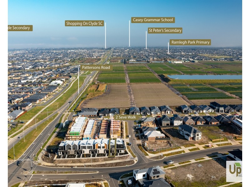 2 Seve Walk, Clyde North VIC 3978